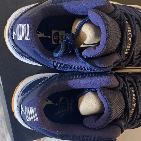 Air Jordan 11 Retro Low BG, 5Y (US woman’s 6.5) “Navy Gum” DS - Picture 9 of 13